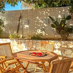 4 bedroom villa with pool close to beach on Akrotiri peninsula, sleeps 8